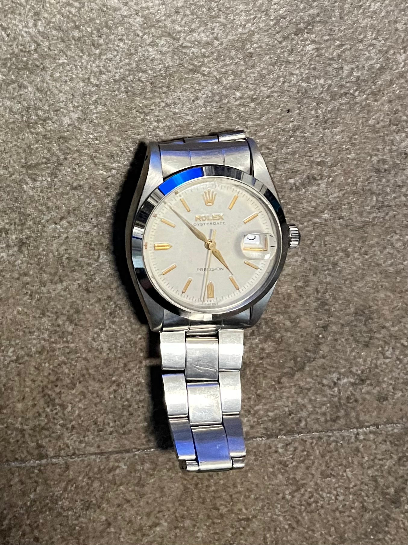 Second hand watch sales store